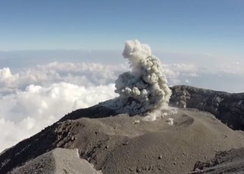 semeru trekking tour